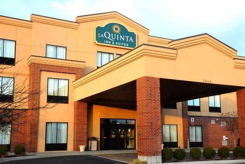 La Quinta By Wyndham Springfield Airport Plaza Hotel Bagian luar foto