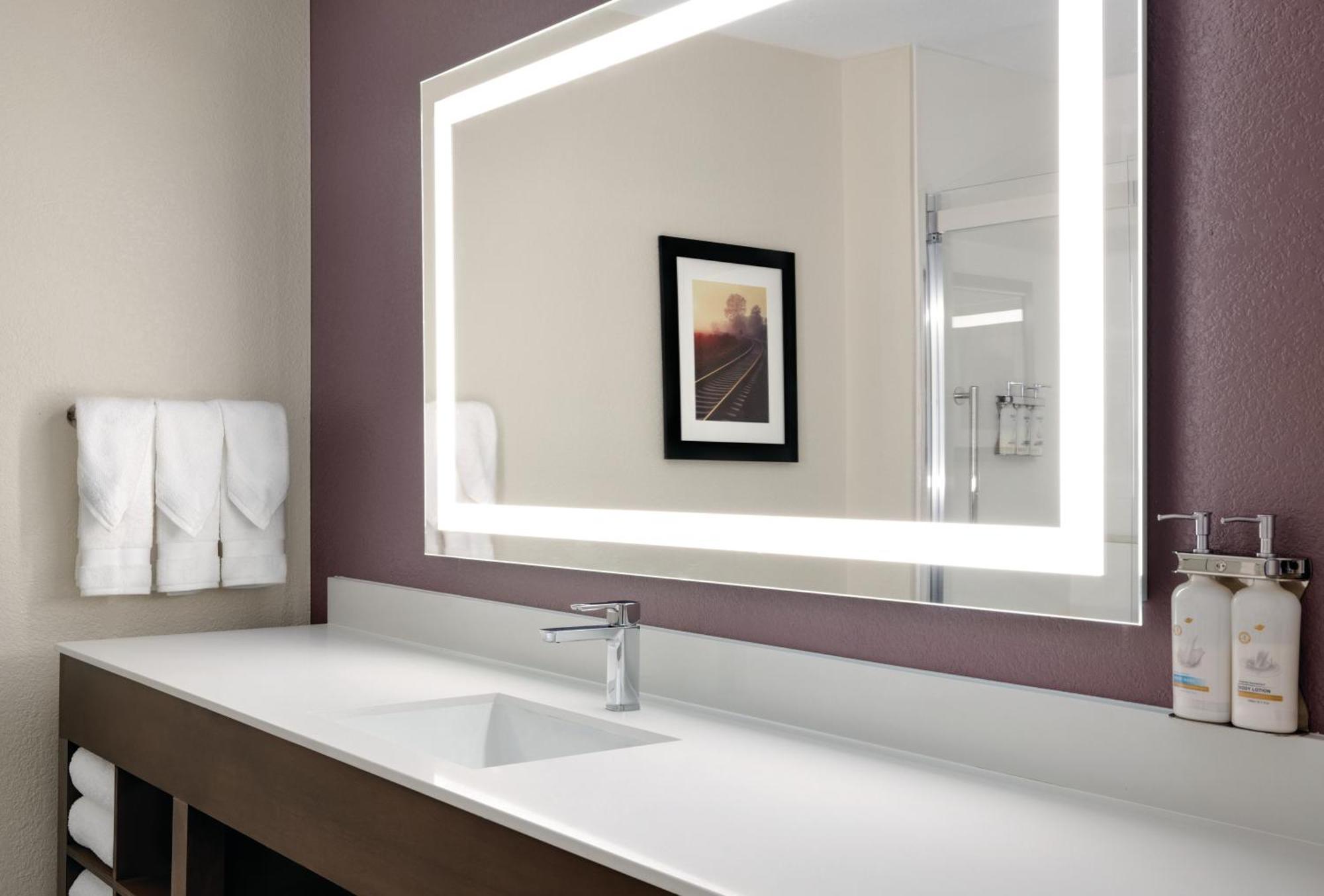 La Quinta By Wyndham Springfield Airport Plaza Hotel Bagian luar foto
