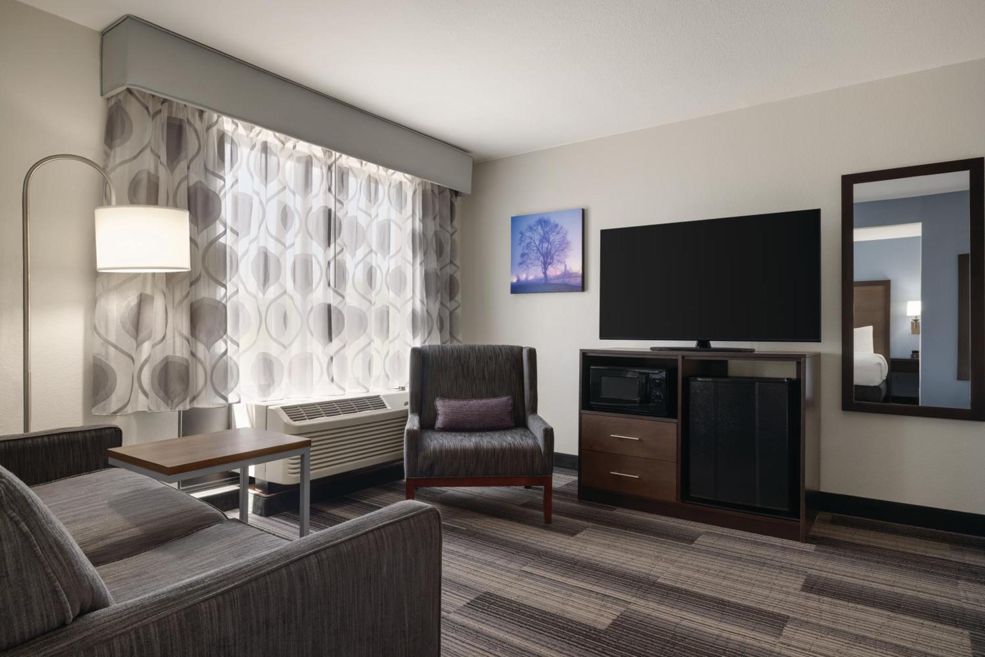 La Quinta By Wyndham Springfield Airport Plaza Hotel Bagian luar foto