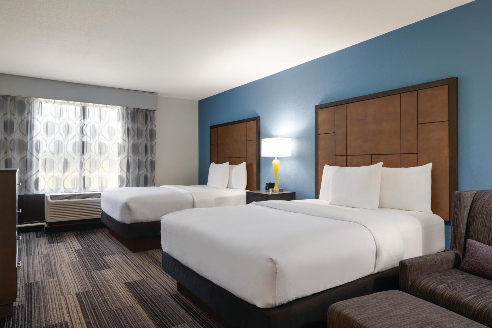 La Quinta By Wyndham Springfield Airport Plaza Hotel Bagian luar foto