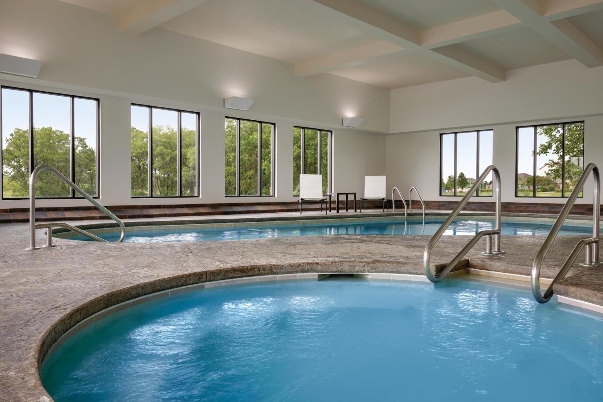 La Quinta By Wyndham Springfield Airport Plaza Hotel Bagian luar foto