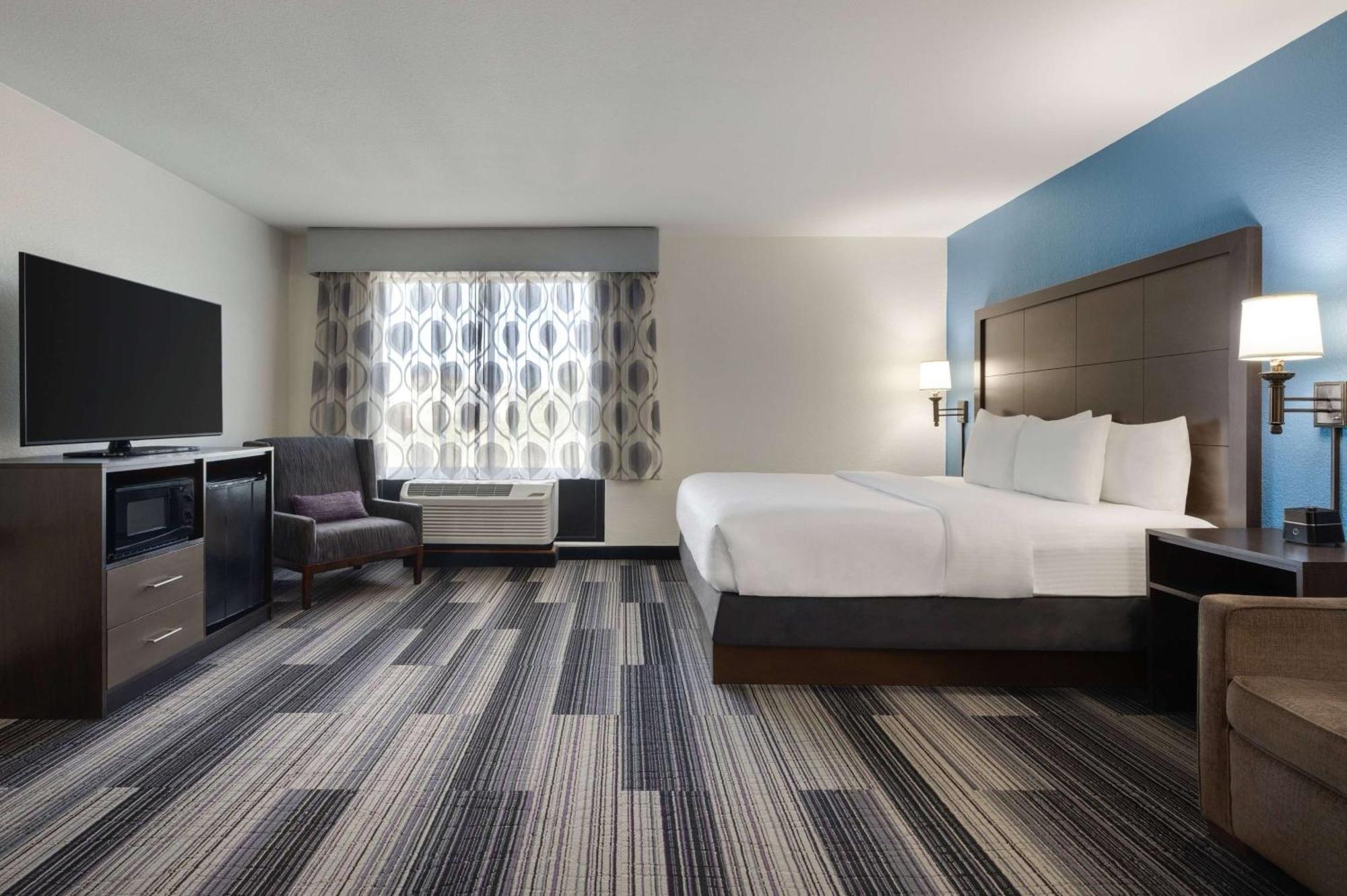La Quinta By Wyndham Springfield Airport Plaza Hotel Bagian luar foto