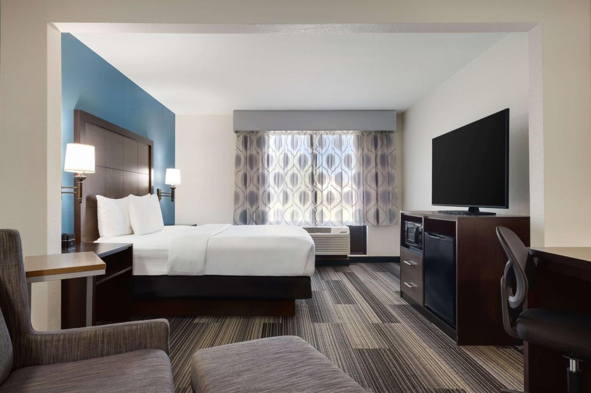 La Quinta By Wyndham Springfield Airport Plaza Hotel Bagian luar foto