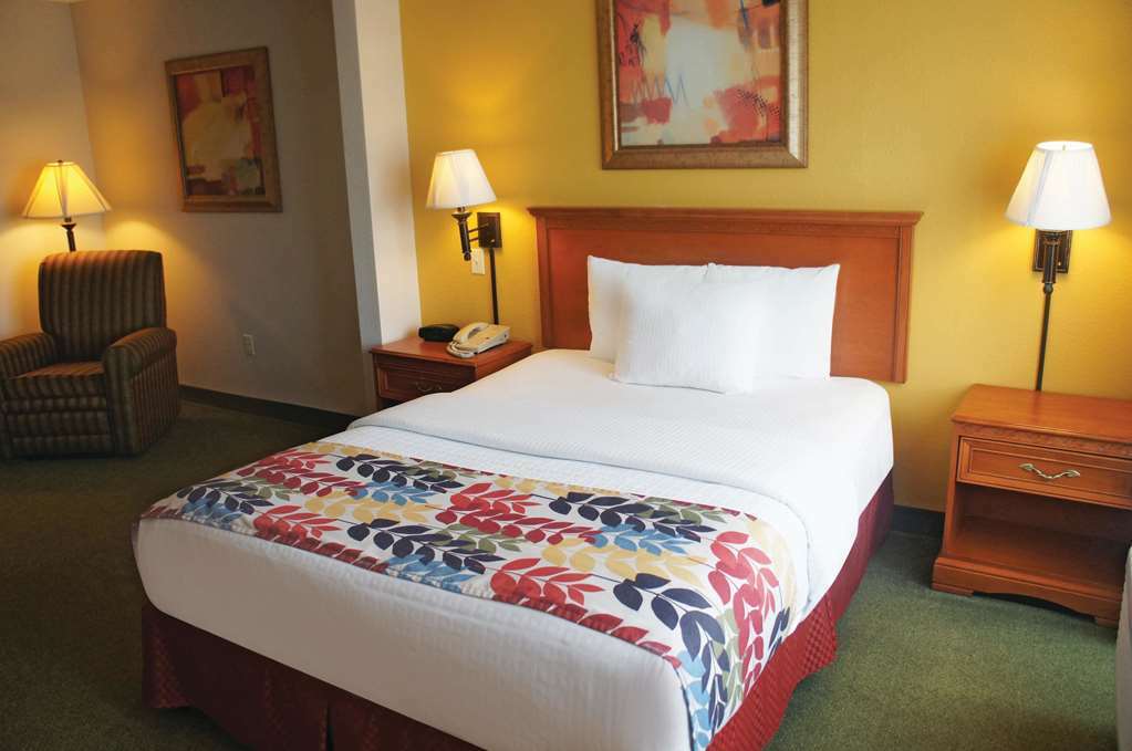 La Quinta By Wyndham Springfield Airport Plaza Hotel Ruang foto