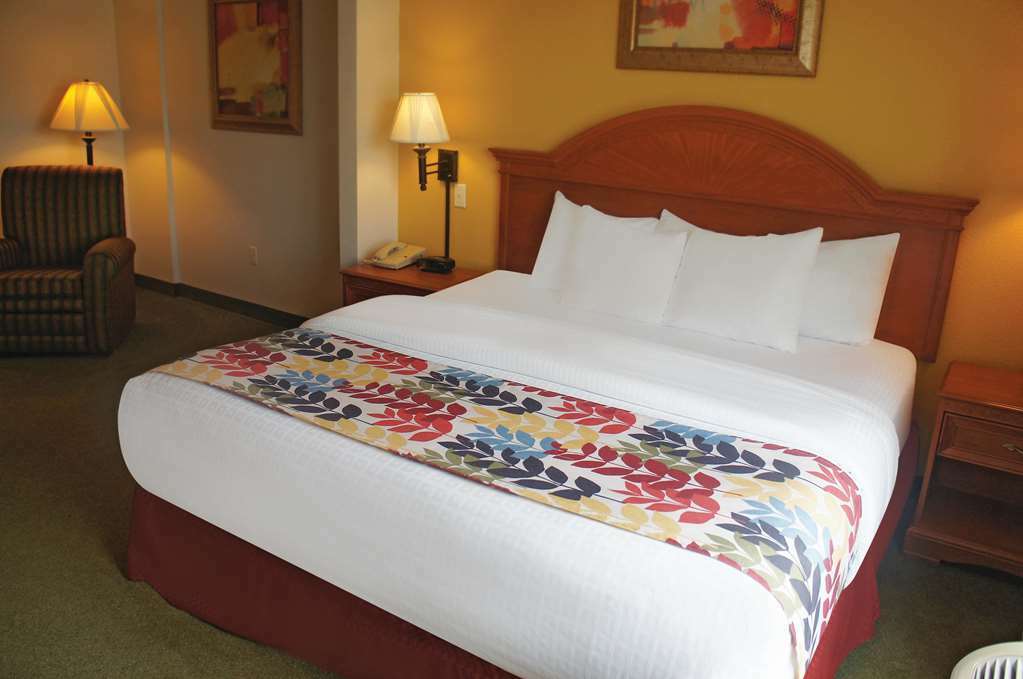 La Quinta By Wyndham Springfield Airport Plaza Hotel Ruang foto