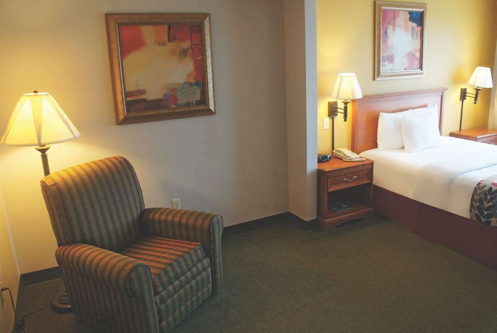 La Quinta By Wyndham Springfield Airport Plaza Hotel Ruang foto