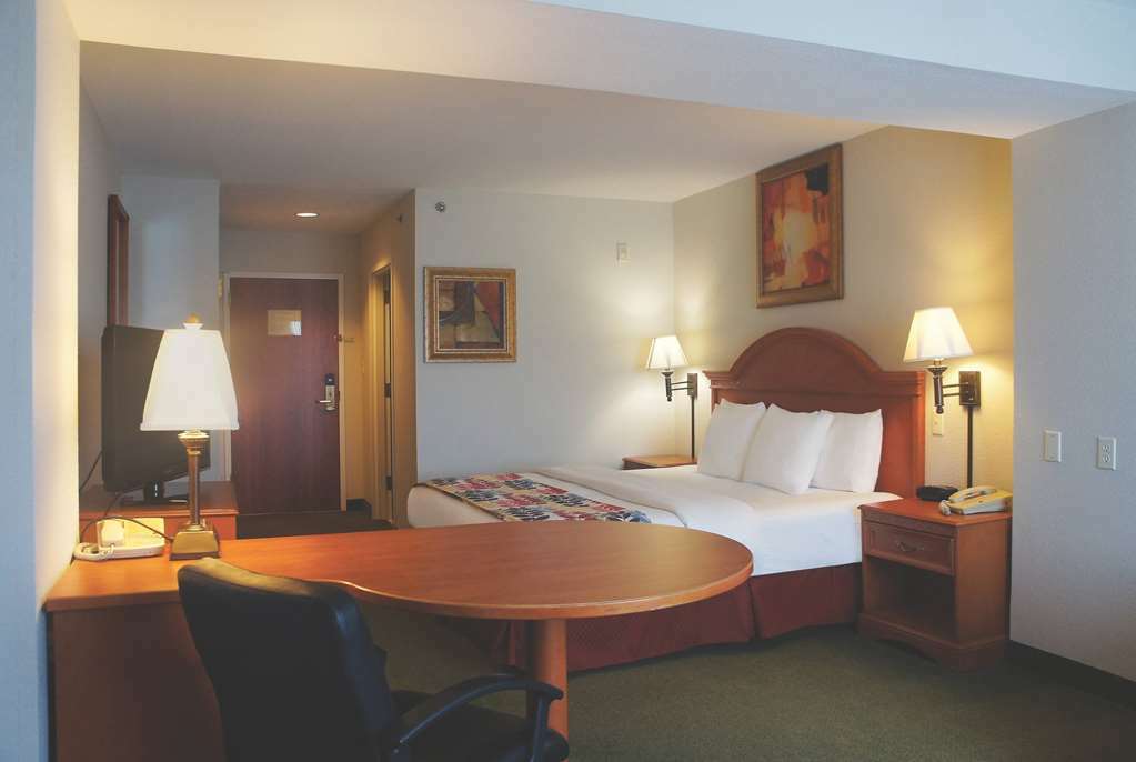 La Quinta By Wyndham Springfield Airport Plaza Hotel Ruang foto